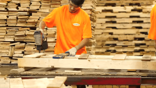 Gif of a kamps employee building a wooden combo pallet
